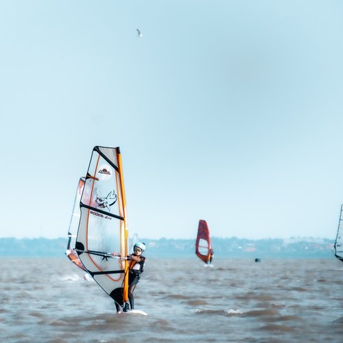 Остаться нельзя уехать!